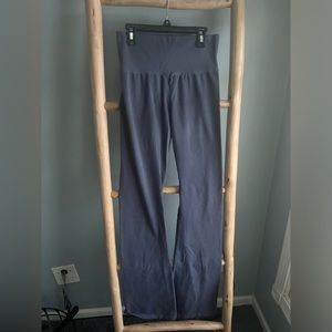 Brandy Melville Priscilla pants. Navy.